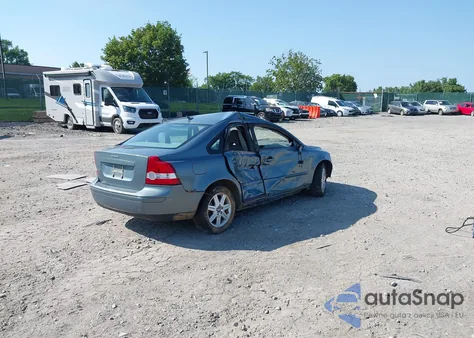 2004 Volvo S40 2.4I from USA, damaged, VIN YV1MS382X42016357